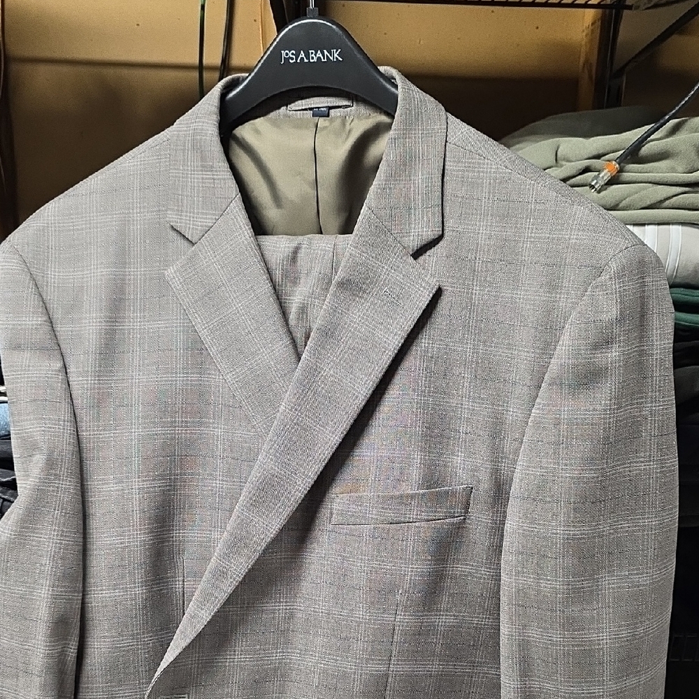 Jos. A. Bank Tan Window Pain With Thin Blue Stripe Wool Suit Classic Notch Lapel
